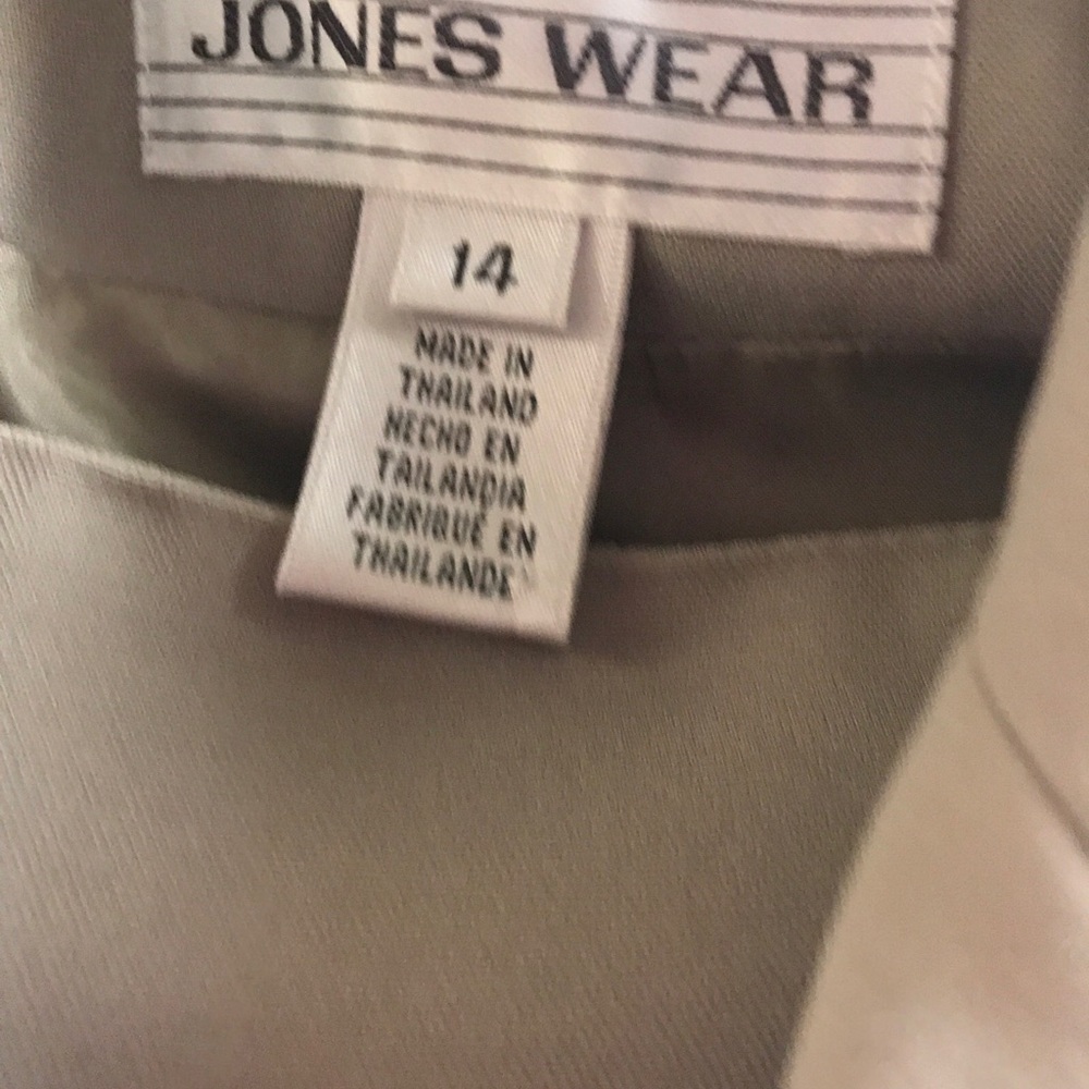 Elegant Beige Women's Suit Set - Picture 10 of 16